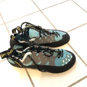 Indoor rock climbing shoes